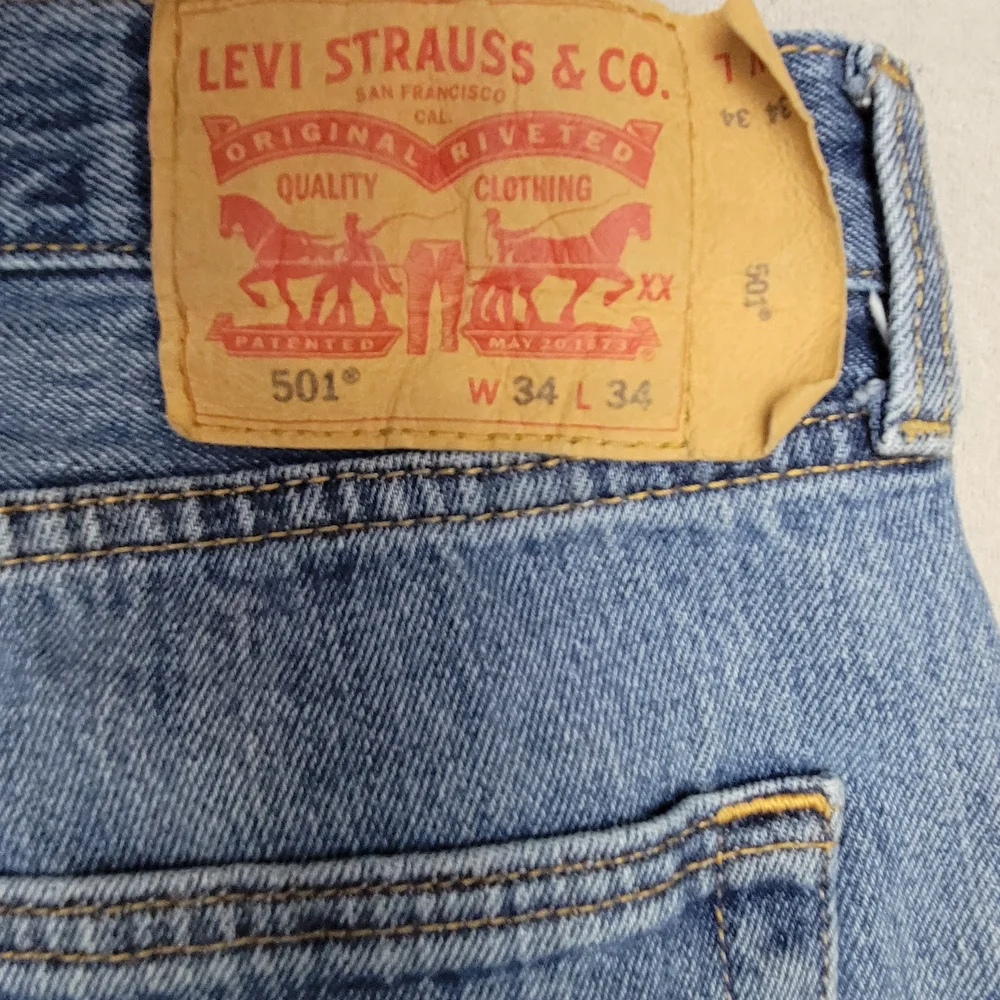 Levi's 501 Jeans men's 34x34 Original Straight Fit Button Fly Light Blue Denim - Picture 13 of 16